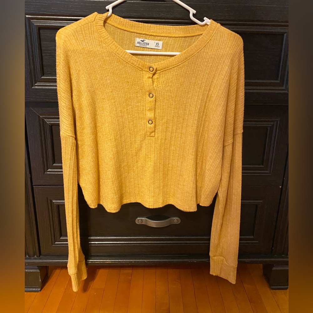 Hollister sweater shirt